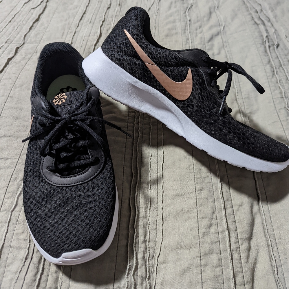 Women's Nike Tennis Shoes Size 9.5